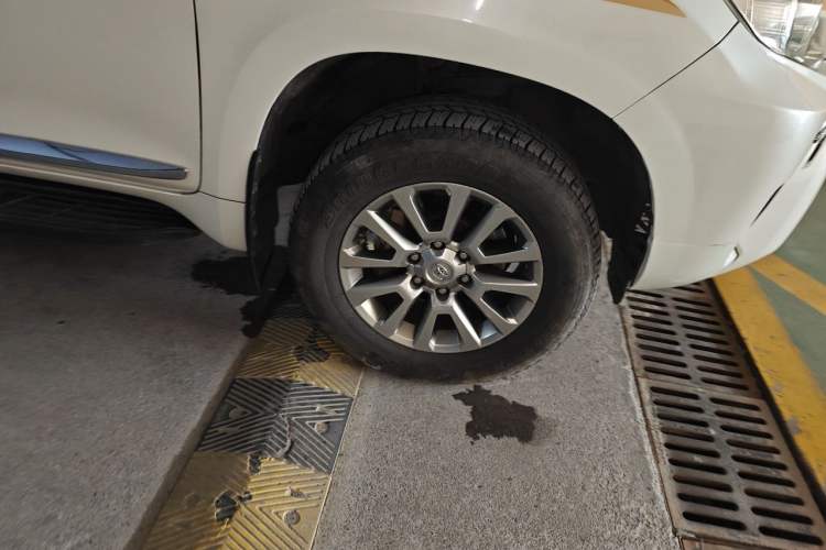Used Toyota Prado  Right Front Wheel Hub