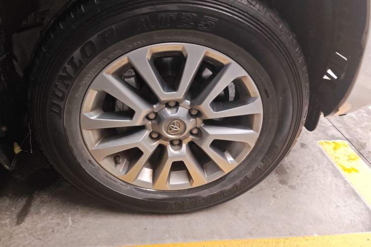 Used Toyota Prado 2019 3.5L Automatic TX-L Deluxe Edition with Rear-Mounted Spare Tire Right Front Wheel Hub