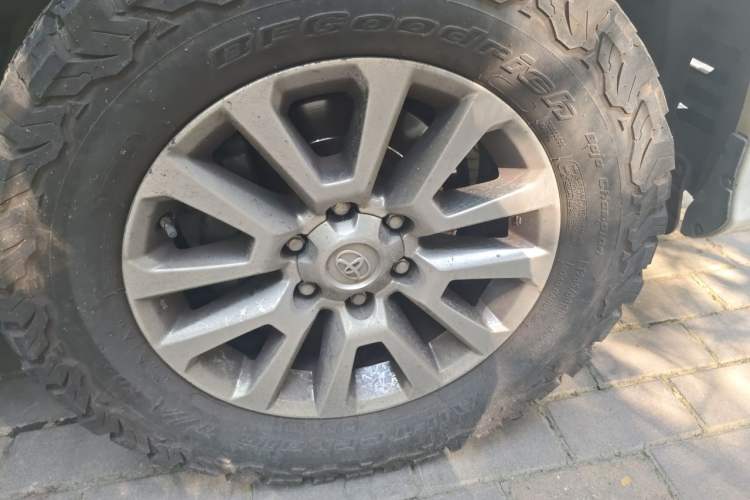 Used Toyota Prado 2019 3.5L Automatic TX-L Deluxe Edition with Rear-Mounted Spare Tire Right Front Wheel Hub