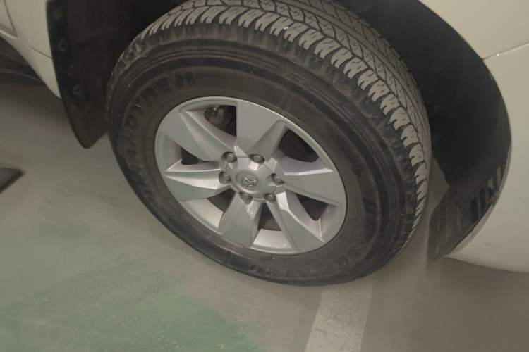 Used Toyota Prado  Right Front Wheel Hub