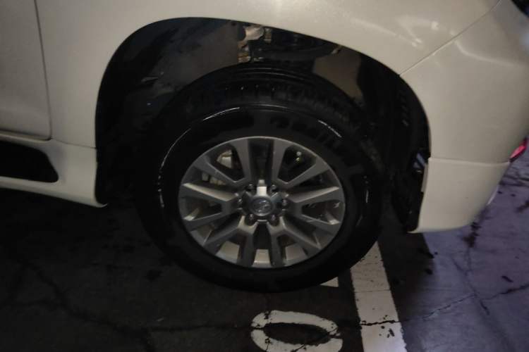 Used Toyota Prado 2019 3.5L Automatic TX-L Deluxe Edition with Rear-Mounted Spare Tire Right Front Wheel Hub