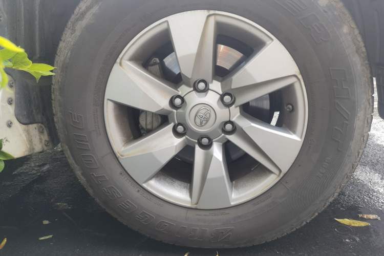 Used Toyota Prado  Right Front Wheel Hub