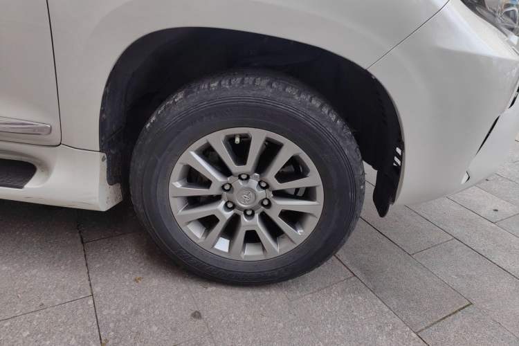 Used Toyota Prado  Right Front Wheel Hub