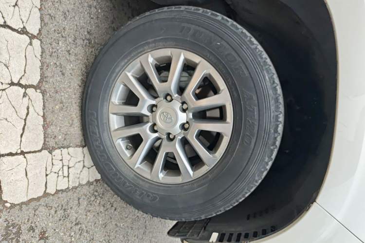 Used Toyota Prado  Right Front Wheel Hub