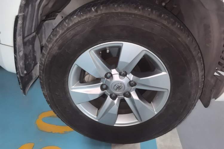 Used Toyota Prado  Right Front Wheel Hub