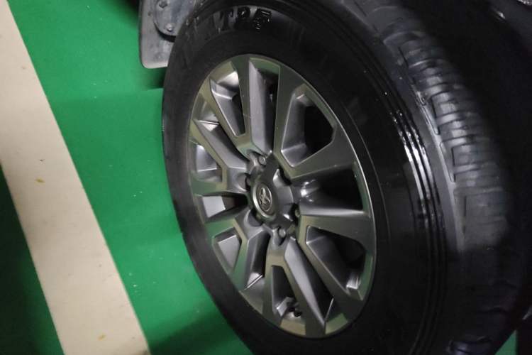 Used Toyota Prado 2019 3.5L Automatic TX-L Deluxe Edition with Rear-Mounted Spare Tire Right Front Wheel Hub