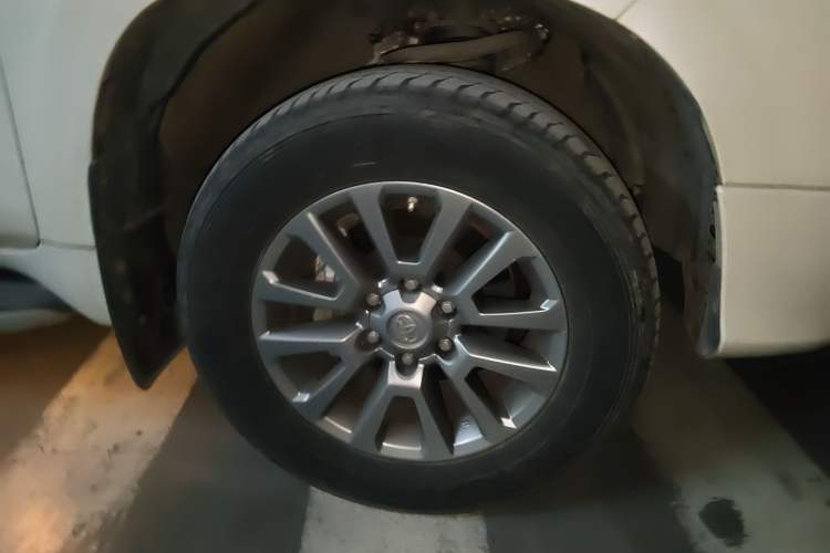 Used Toyota Prado 2019 3.5L Automatic TX-L Deluxe Edition with Rear-Mounted Spare Tire Right Front Wheel Hub