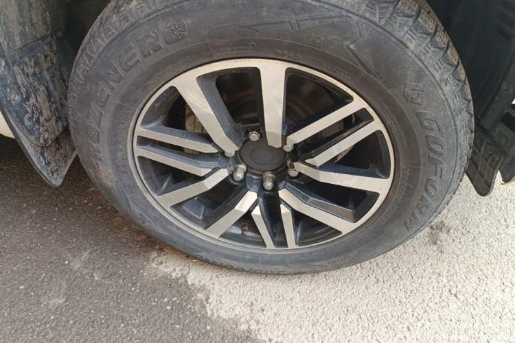 Used Toyota Prado  Right Front Wheel Hub