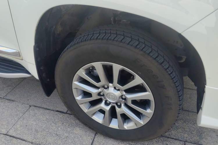 Used Toyota Prado 2019 3.5L Automatic TX-L Deluxe Edition with Rear-Mounted Spare Tire Right Front Wheel Hub