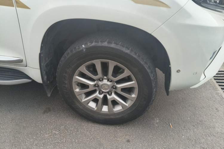 Used Toyota Prado 2019 3.5L Automatic TX-L Deluxe Edition with Rear-Mounted Spare Tire Right Front Wheel Hub