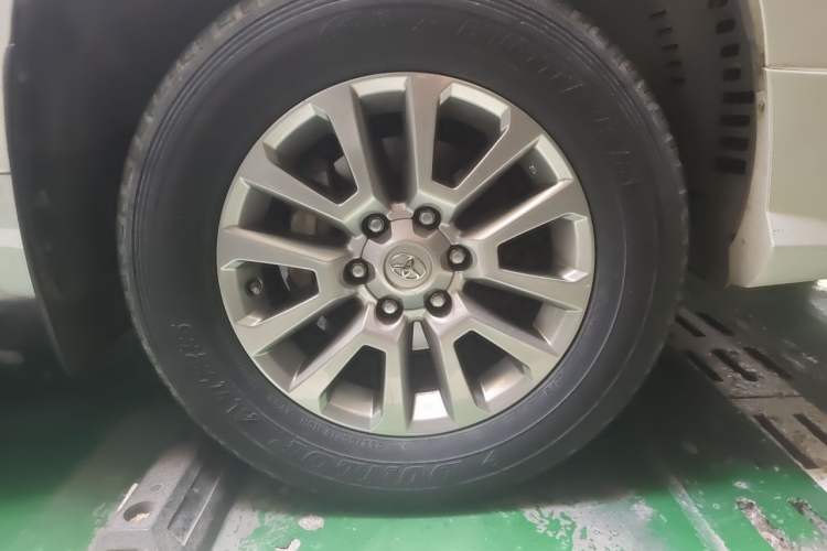 Used Toyota Prado 2019 3.5L Automatic TX-L Deluxe Edition with Rear-Mounted Spare Tire Right Front Wheel Hub