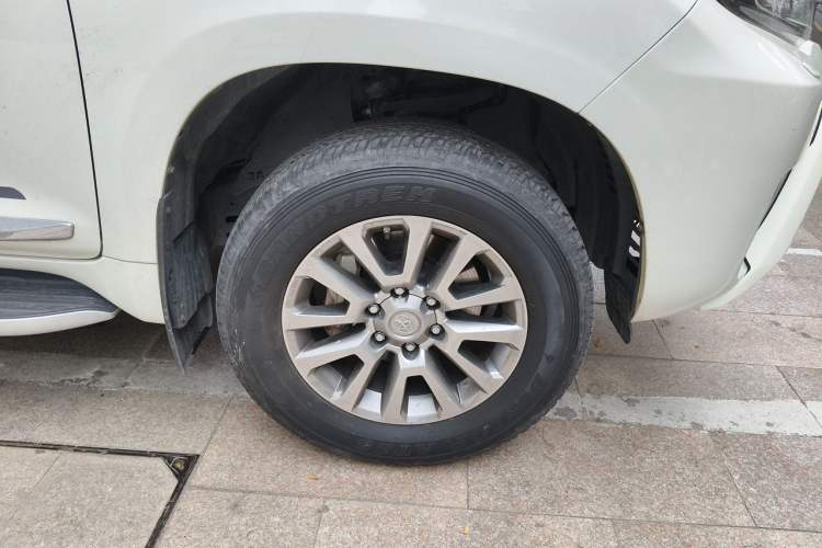 Used Toyota Prado 2019 3.5L Automatic TX-L Deluxe Edition with Rear-Mounted Spare Tire Right Front Wheel Hub