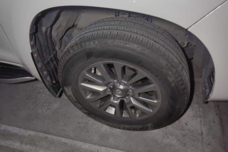 Used Toyota Prado 2019 3.5L Automatic TX-L Deluxe Edition with Rear-Mounted Spare Tire Right Front Wheel Hub
