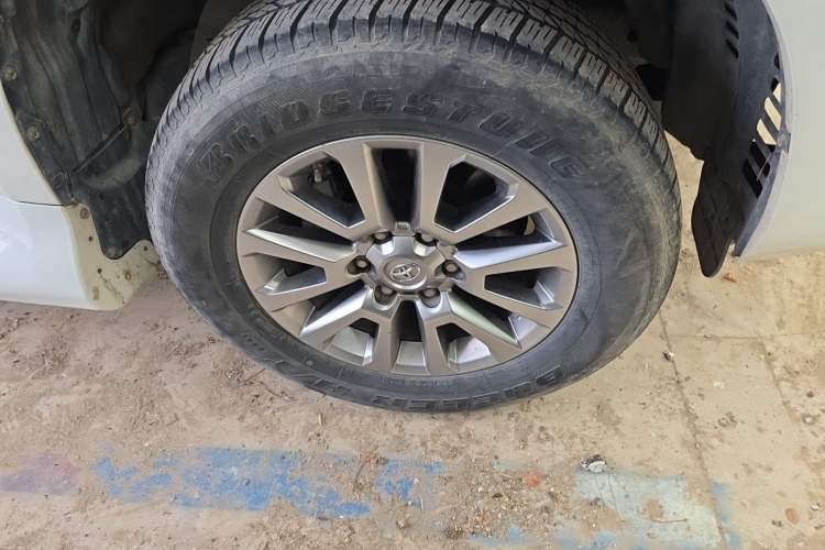 Used Toyota Prado  Right Front Wheel Hub