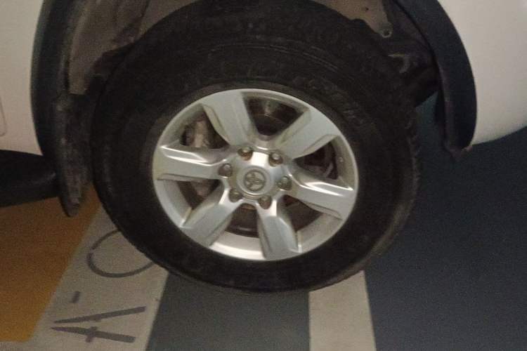 Used Toyota Prado  Right Front Wheel Hub