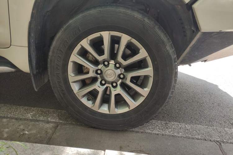 Used Toyota Prado 2019 3.5L Automatic TX-L Deluxe Edition with Rear-Mounted Spare Tire Right Front Wheel Hub