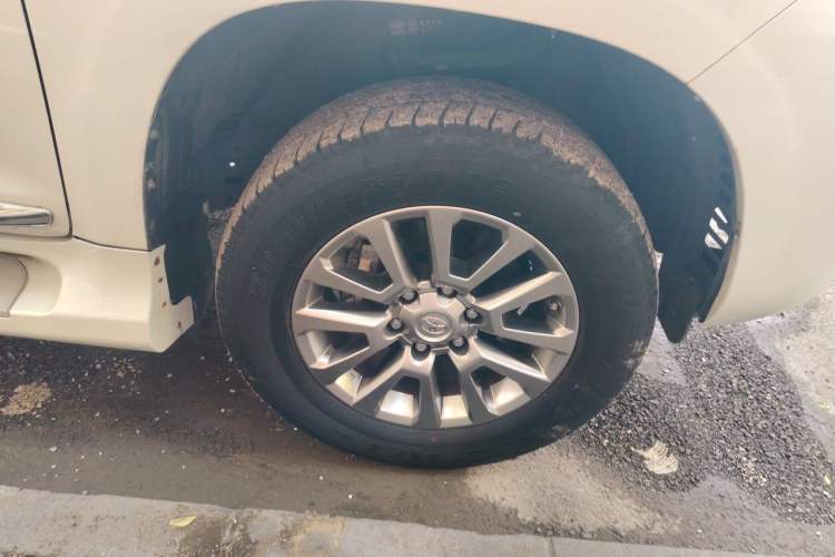 Used Toyota Prado  Right Front Wheel Hub
