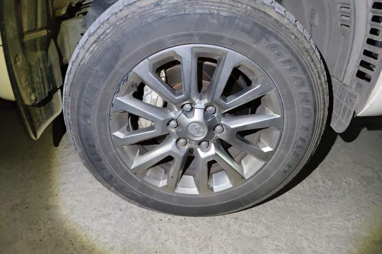 Used Toyota Prado  Right Front Wheel Hub