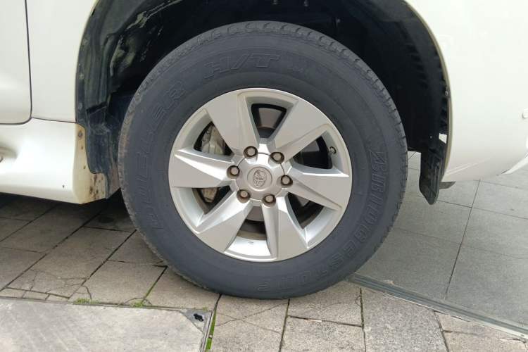 Used Toyota Prado  Right Front Wheel Hub