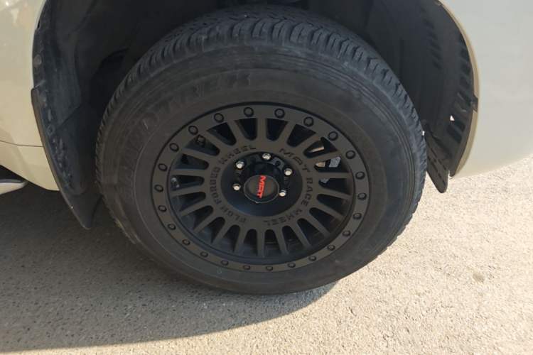 Used Toyota Prado 2019 3.5L Automatic TX-L Deluxe Edition with Rear-Mounted Spare Tire Right Front Wheel Hub