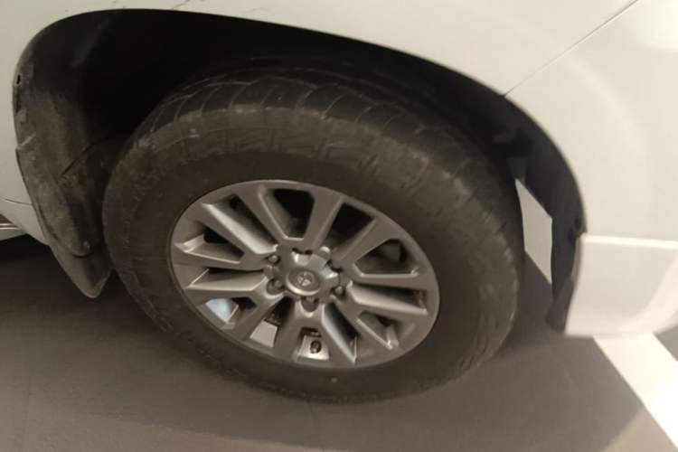 Used Toyota Prado 2019 3.5L Automatic TX-L Deluxe Edition with Rear-Mounted Spare Tire Right Front Wheel Hub