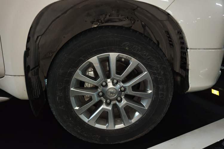 Used Toyota Prado 2019 3.5L Automatic TX-L Deluxe Edition with Rear-Mounted Spare Tire Right Front Wheel Hub