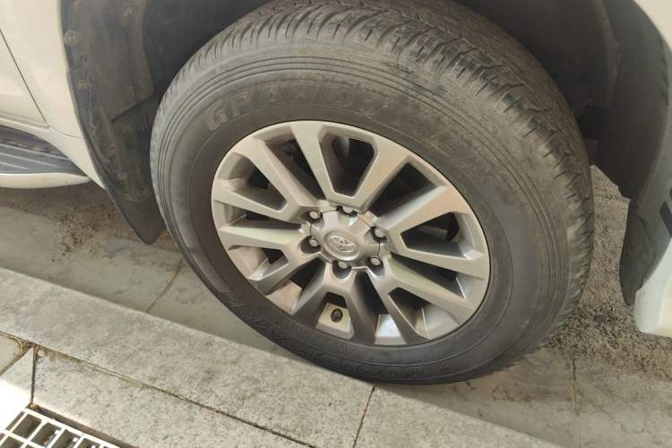 Used Toyota Prado 2019 3.5L Automatic TX-L Deluxe Edition with Rear-Mounted Spare Tire Right Front Wheel Hub