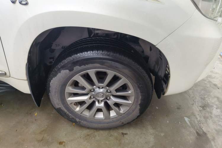 Used Toyota Prado  Right Front Wheel Hub