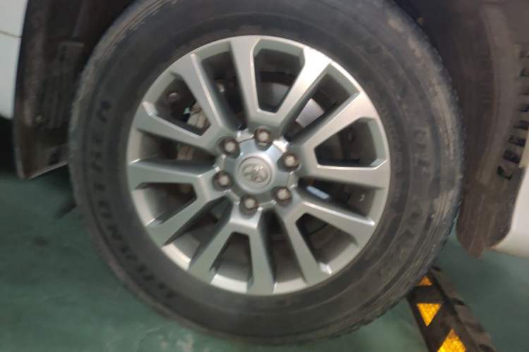 Used Toyota Prado 2019 3.5L Automatic TX-L Deluxe Edition with Rear-Mounted Spare Tire Right Front Wheel Hub