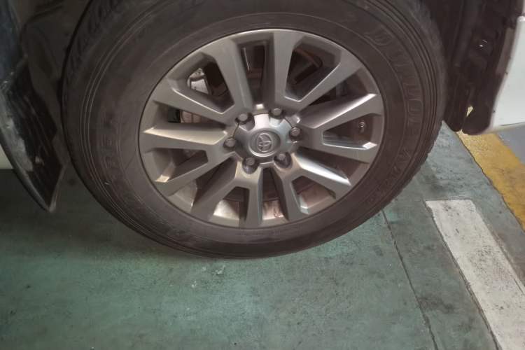 Used Toyota Prado 2019 3.5L Automatic TX-L Deluxe Edition with Rear-Mounted Spare Tire Right Front Wheel Hub