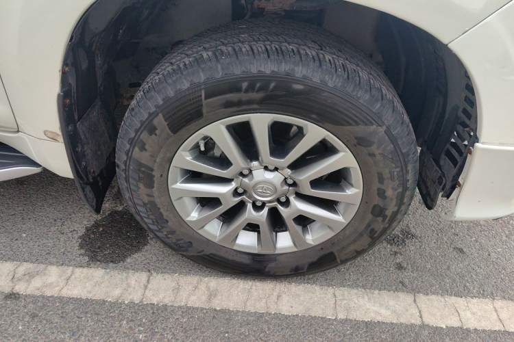 Used Toyota Prado 2019 3.5L Automatic TX-L Deluxe Edition with Rear-Mounted Spare Tire Right Front Wheel Hub