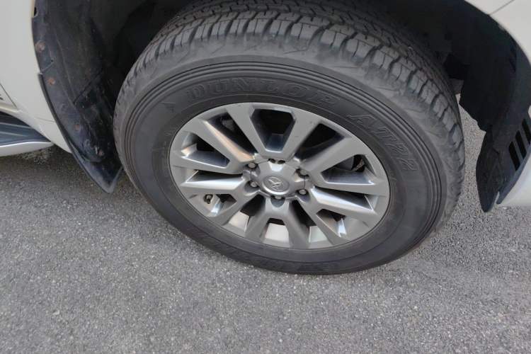 Used Toyota Prado 2019 3.5L Automatic TX-L Deluxe Edition with Rear-Mounted Spare Tire Right Front Wheel Hub