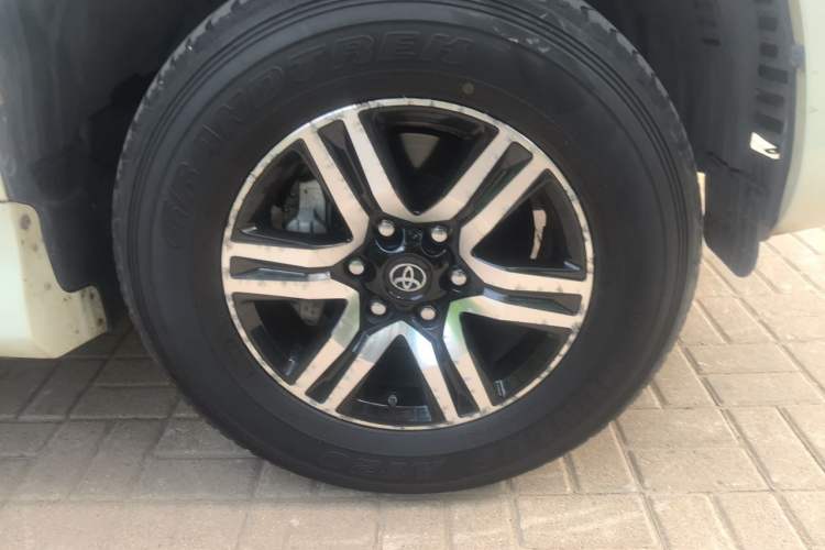 Used Toyota Prado  Right Front Wheel Hub