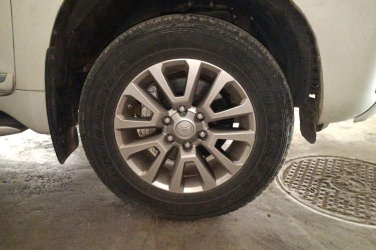 Used Toyota Prado 2019 3.5L Automatic TX-L Deluxe Edition with Rear-Mounted Spare Tire Right Front Wheel Hub