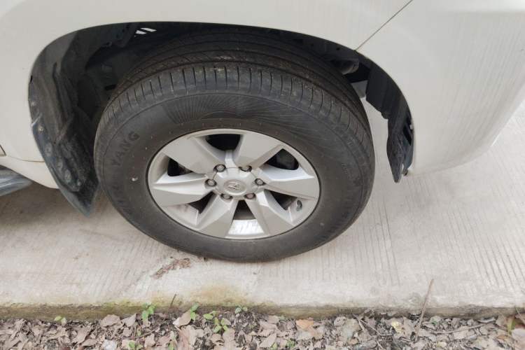 Used Toyota Prado  Right Front Wheel Hub