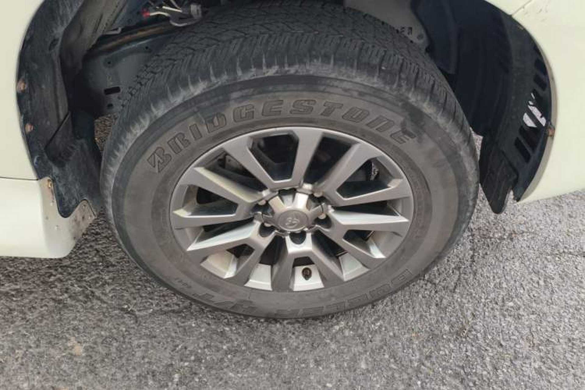 Used Toyota Prado  Right Front Wheel Hub
