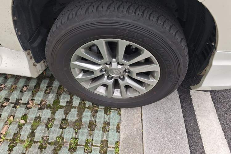 Used Toyota Prado 2019 3.5L Automatic TX-L Deluxe Edition with Rear-Mounted Spare Tire Right Front Wheel Hub
