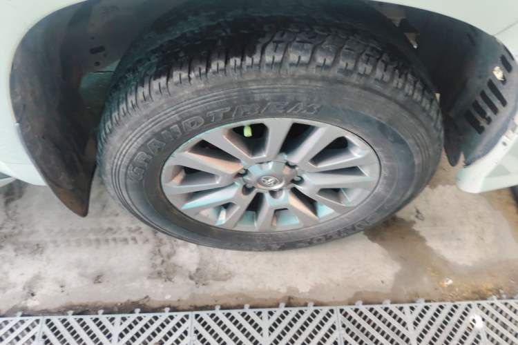 Used Toyota Prado 2019 3.5L Automatic TX-L Deluxe Edition with Rear-Mounted Spare Tire Right Front Wheel Hub
