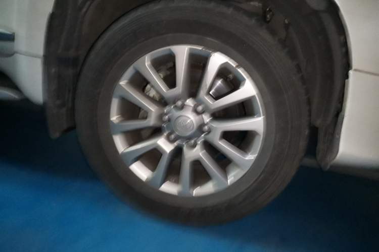 Used Toyota Prado 2019 3.5L Automatic TX-L Deluxe Edition with Rear-Mounted Spare Tire Right Front Wheel Hub