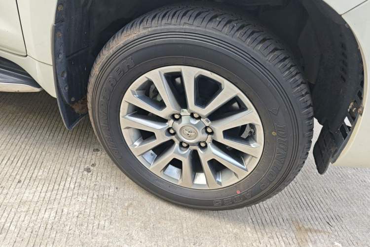 Used Toyota Prado 2019 3.5L Automatic TX-L Deluxe Edition with Rear-Mounted Spare Tire Right Front Wheel Hub