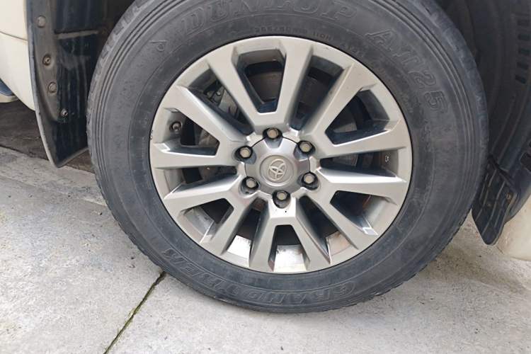 Used Toyota Prado 2019 3.5L Automatic TX-L Deluxe Edition with Rear-Mounted Spare Tire Right Front Wheel Hub