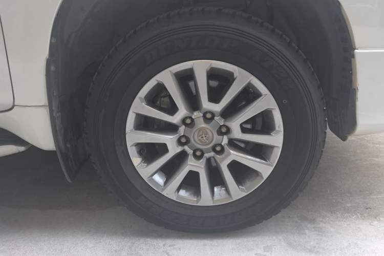 Used Toyota Prado 2019 3.5L Automatic TX-L Deluxe Edition with Rear-Mounted Spare Tire Right Front Wheel Hub