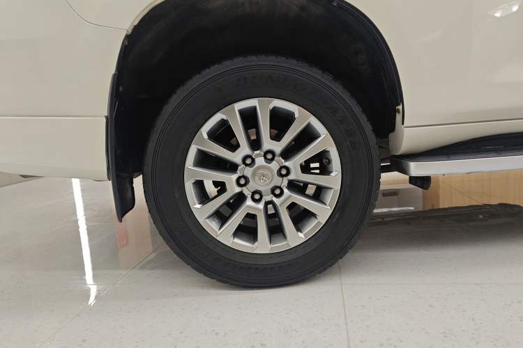 Used Toyota Prado 2019 3.5L Automatic TX-L Deluxe Edition with Rear-Mounted Spare Tire Right Front Wheel Hub