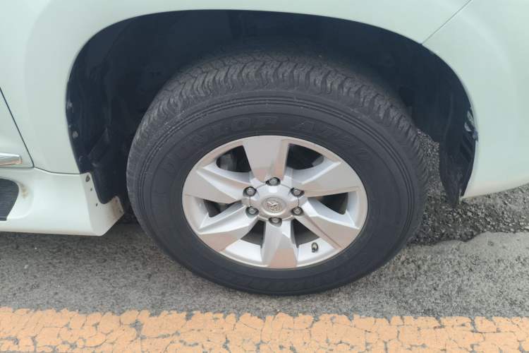 Used Toyota Prado  Right Front Wheel Hub