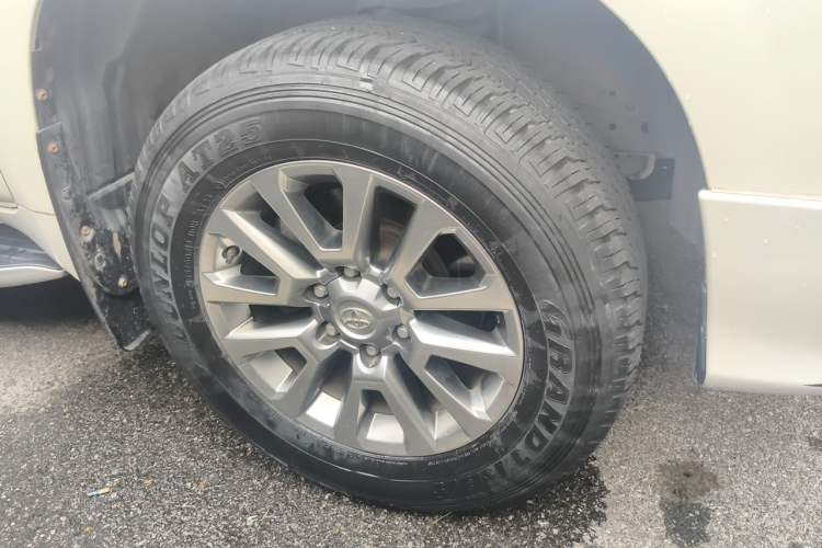 Used Toyota Prado 2019 3.5L Automatic TX-L Deluxe Edition with Rear-Mounted Spare Tire Right Front Wheel Hub