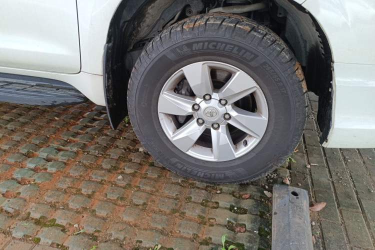 Used Toyota Prado  Right Front Wheel Hub