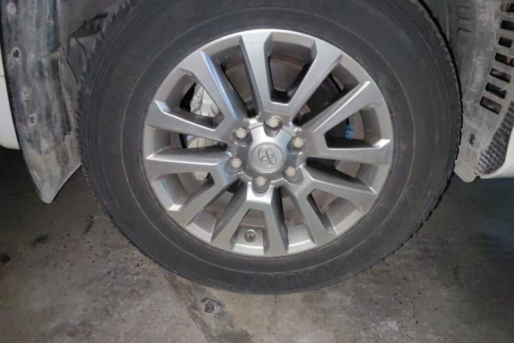 Used Toyota Prado 2019 3.5L Automatic TX-L Deluxe Edition with Rear-Mounted Spare Tire Right Front Wheel Hub