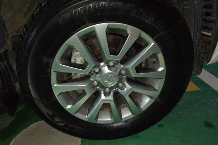Used Toyota Prado  Right Front Wheel Hub
