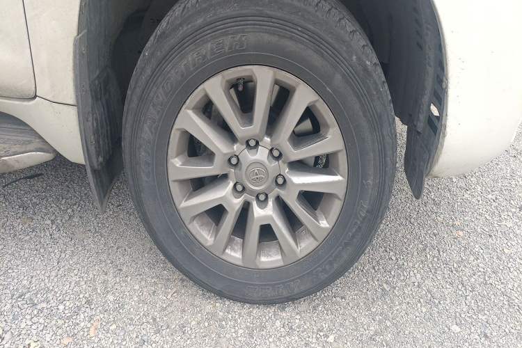 Used Toyota Prado 2019 3.5L Automatic TX-L Deluxe Edition with Rear-Mounted Spare Tire Right Front Wheel Hub