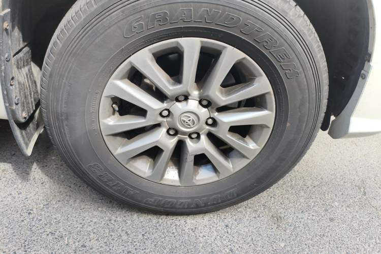 Used Toyota Prado 2019 3.5L Automatic TX-L Deluxe Edition with Rear-Mounted Spare Tire Right Front Wheel Hub